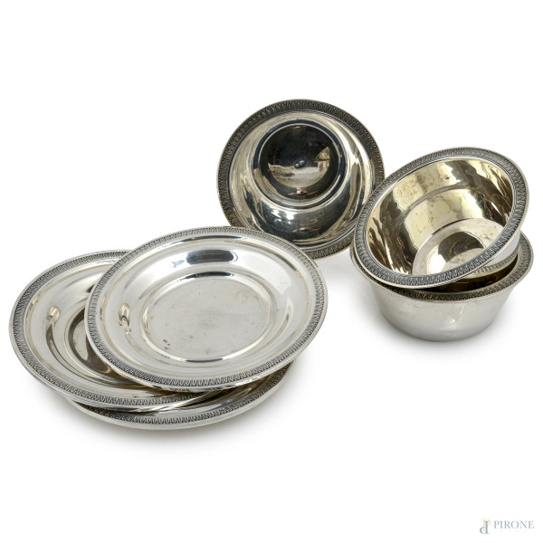 Lotto di 3 coppette e 3 piattini in argento 800/000, peso complessivo gr 550, misure massime cm 4,5x15