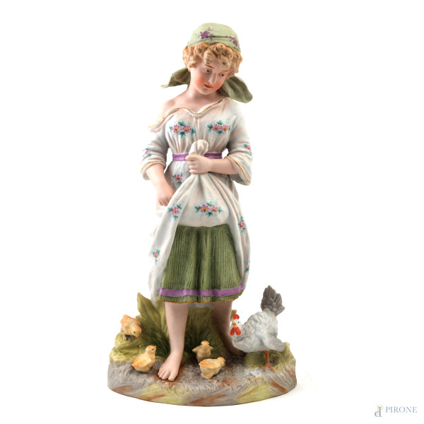 Gruppo scultoreo in bisquit policromo raffigurante contadina con gallina e pulcini, XX secolo, altezza cm 37,5, (lievi segni di usura)