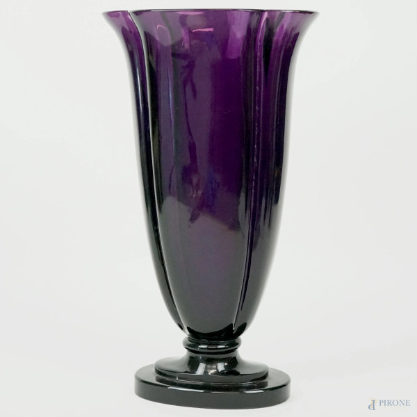 Vaso in vetro viola, XX secolo, cm h 32, (lievi graffi)