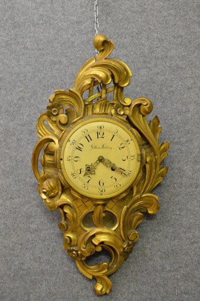 Vecchio orologio da muro in legno dorato,marcato gottheimlindberg h 60 cm. 