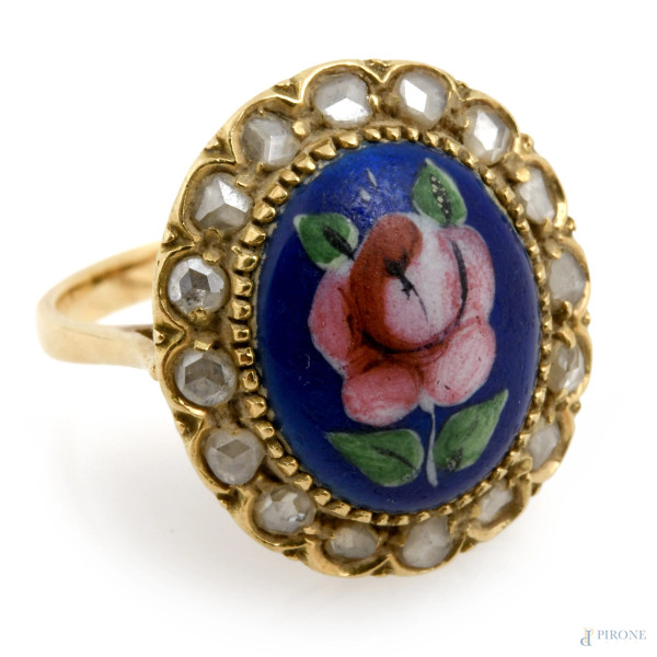 Anello in oro giallo 18kt con brillantini e smalto, peso gr 6,5, misura 13,5