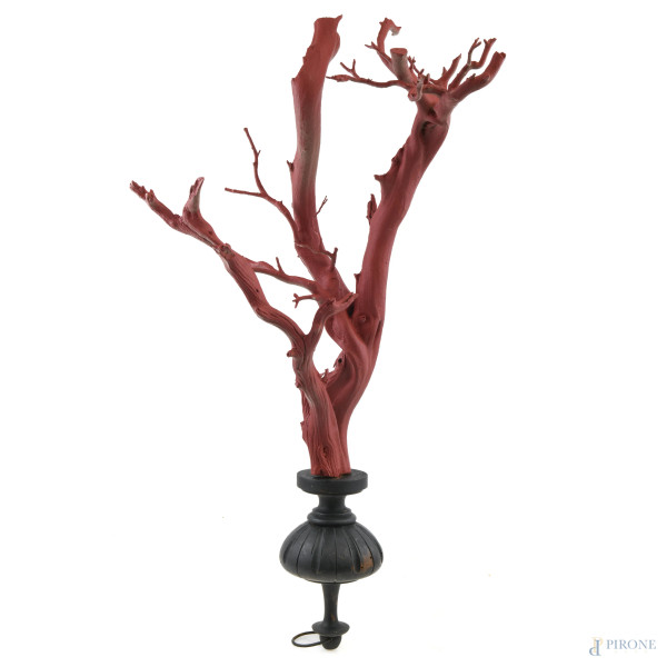 Elemento decorativo in legno policromo a guisa di corallo, XX secolo, cm 61, (segni di usura, scalfiture, rotture, mancanze, difetti)