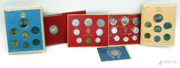 Lotto composto da sei confezioni di monete della Citt&#224; del Vaticano.