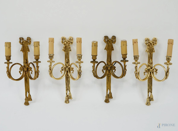 Quattro appliques in bronzo dorato a due luci con decoro di fiocchi, cm h 40x18, XX secolo, (difetti).