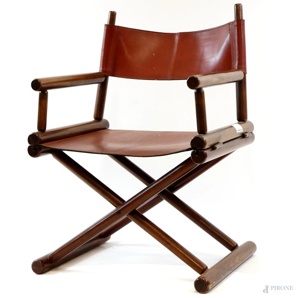 Sedia pieghevole, schienale e seduta in cuoio, cm h 82, XX secolo, (difetti).