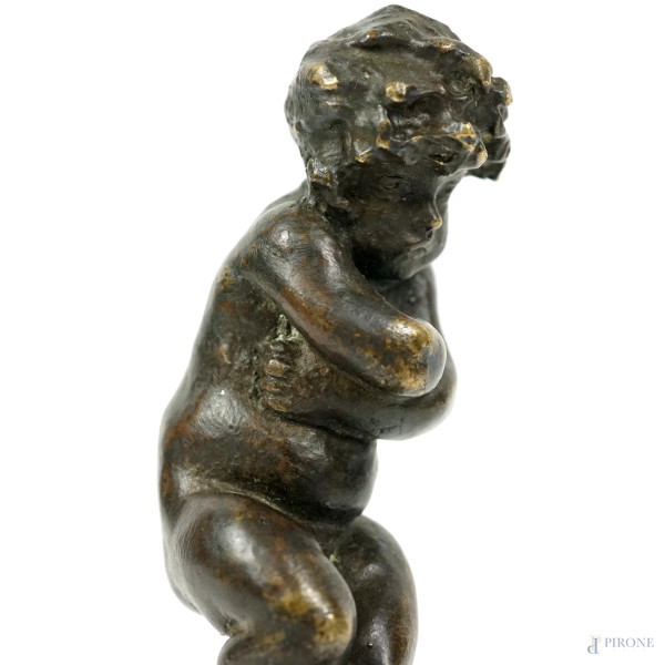 Putto, scultura in bronzo brunito, cm h 17, firmata, (difetti)