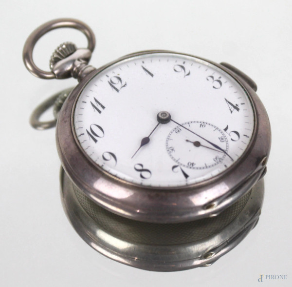 Orologio da tasca, cassa in argento, quadrante in porcellana, diametro cm. 5, inizi XX secolo, funzionate.