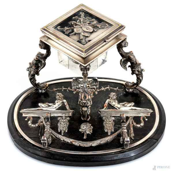 Calamaio in metallo argentato su base in radica dipinta, XVIII-XIX secolo, cm 11x18x14, (rotture)