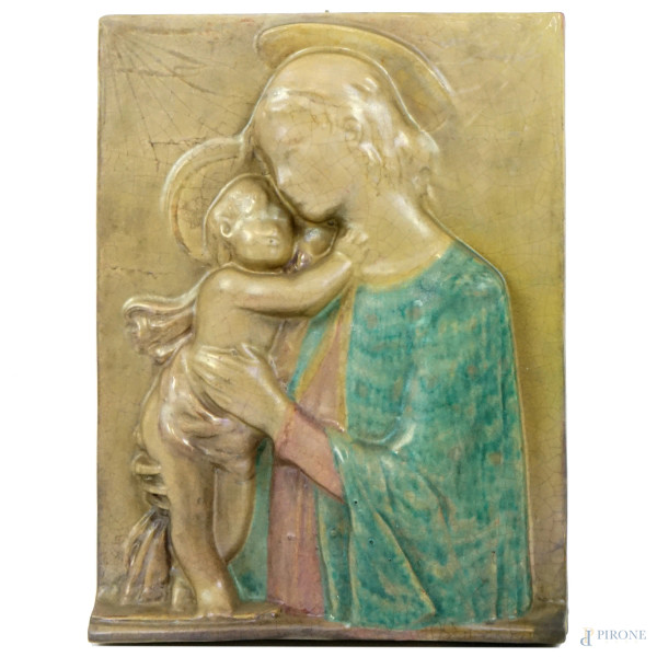Madonna col Bambino, placca in ceramica policroma, cm 30,5x23x4,5, firmata al retro Riccardo Gatti (1886-1972), Faenza
