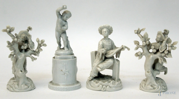 Lotto composto da quattro sculture diverse in porcellana bianca, marcate Dresda e Capodimonte, h. max 14 cm.