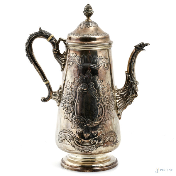 Caffettiera in argento inglese finemente cesellato e decorato, altezza cm 29, peso gr 1400