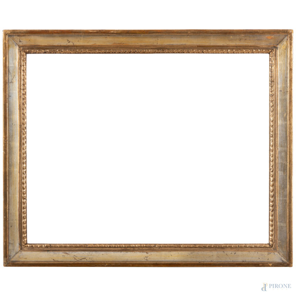 Cornice in legno intagliato e dorato a mecca, XIX-XX secolo, ingombro cm 82x66, luce cm 68x53, (segni di usura, graffi, cadute di doratura, scalfiture, difetti)