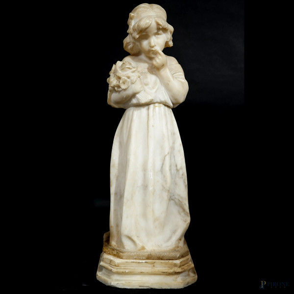 Scultura in marmo rappresentante una fanciulla con un mazzolino di fiori, fine XIX secolo, altezza cm 59 (difetti)