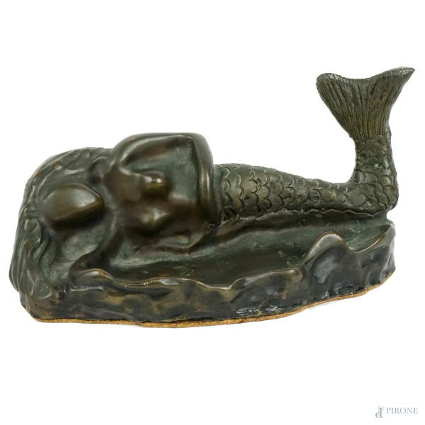 Sirena, scultura in bronzo brunito, cm h 6.5x20x10, firmato, (lievi difetti).