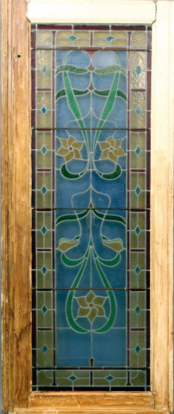 Vetrata con vetri colorati e piombati a decoro di iris, periodo Liberty, cm 210x75.