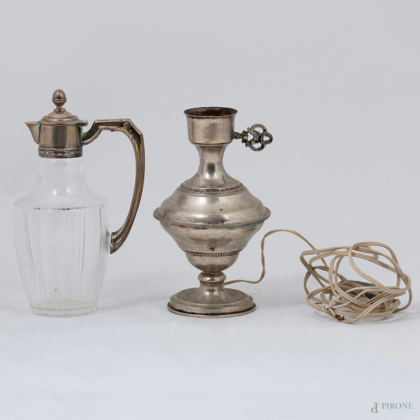 Lotto di tre candelieri in materiali diversi,XX secolo, altezza massima cm 20,5, (segni di usura, dif [..]