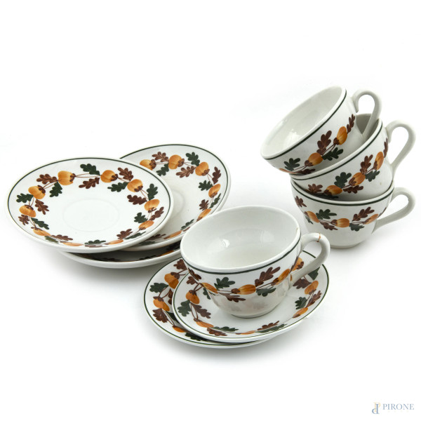 Servizio in ceramica Ginori composto da quattro tazze, tre piatti e due piattini, XX secolo, misure massime altezza cm 7,5, diametro massimo cm 18 (difetti, scalfiture, rotture, restauri)