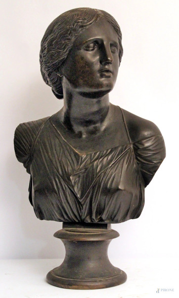 Busto di figura femminile, scultura in bronzo brunito, fine XIX sec, h. 64 cm