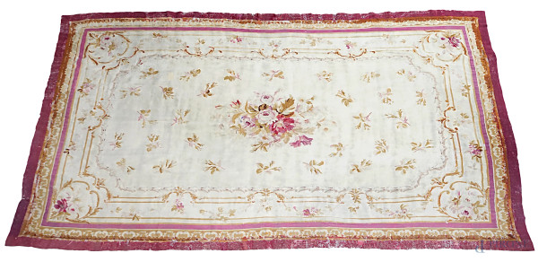 Tappeto Aubusson, Francia, XIX secolo, a medaglione floreale centrale su fondo color avana, entro bordure nei toni del rosso, cm 300x178, (difetti, restauri)