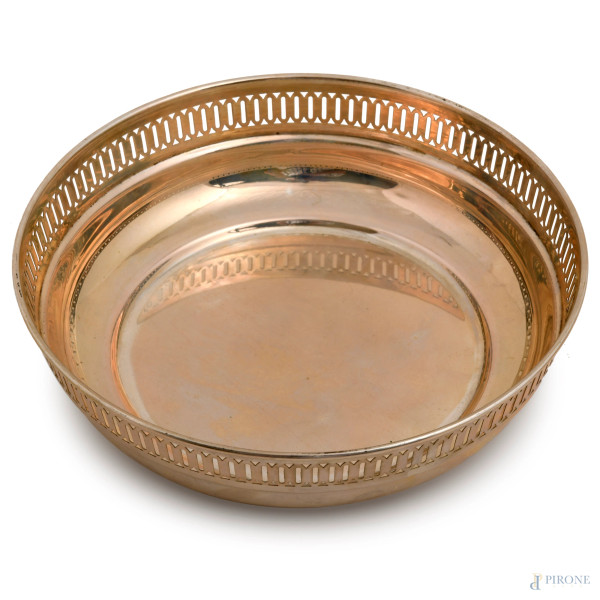 Lotto di tre vassoi centrotavola in argento decorati a traforo, misure massime cm 7,5x28,5; peso ...