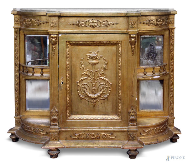 Credenza in legno intagliato e dorato ad un cassetto ed uno sportello, laterali a giorno, piano in marmo, XIX sec., cm 104 x 125 x 38.