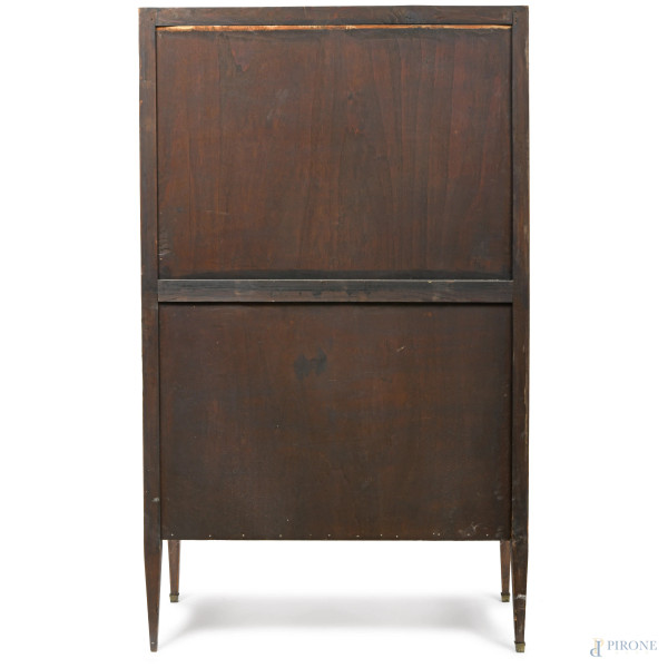 Vetrina a due ante con intarsi a motivi fitomorfi e geometrici in varie essenze, XX secolo, cm 17...