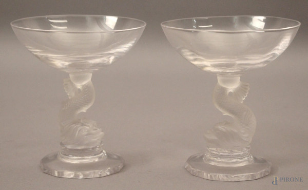 Coppia di bicchieri da champagne retti da tritone in vetro Portieux, Francia, H 12 cm.