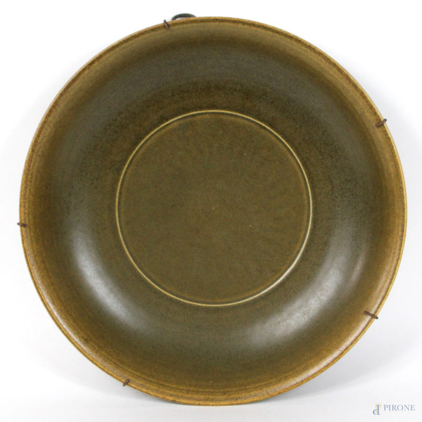 Piatto in ceramica smaltata verde, diametro cm.31, Cina, XX secolo, marcato sotto la base
