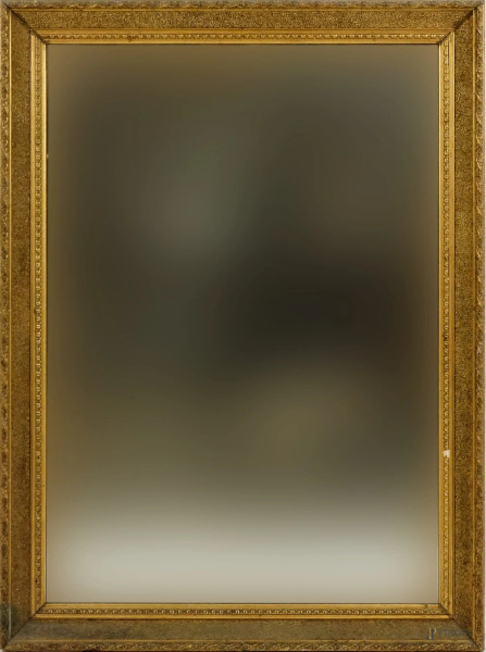 Specchiera in legno dorato, XX secolo, di linea rettangolare, battuta scolpita, cm 62,5x85,5