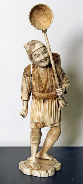Figura con cesta, scultura del XIX sec. in avorio.