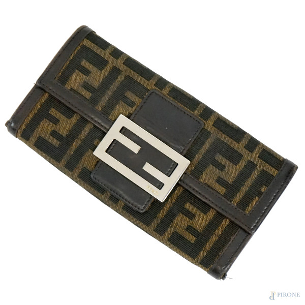 Fendi, portafoglio in tela marrone con monogram ed inserti in pelle, cm 10x19, n.di serie 249757, (segni di utilizzo).