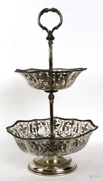 Fruttiera a due piani in argento traforato e cesellato, altezza cm 38, gr. 702
