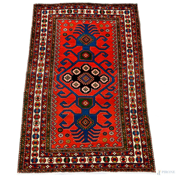 Tappeto, XX secolo, cm 189x125, (segni di usura)