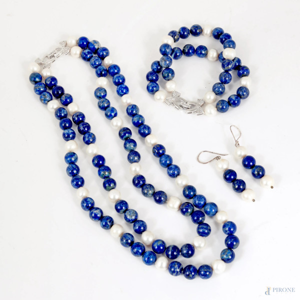 Parure con perle, lapislazzuli e argento , lunghezza collana cm 68; lunghezza bracciale cm 20