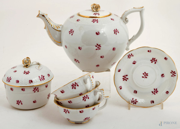 Servizio Herend da thè in porcellana bianca con decori floreali stilizzate e profili dorati, misu...