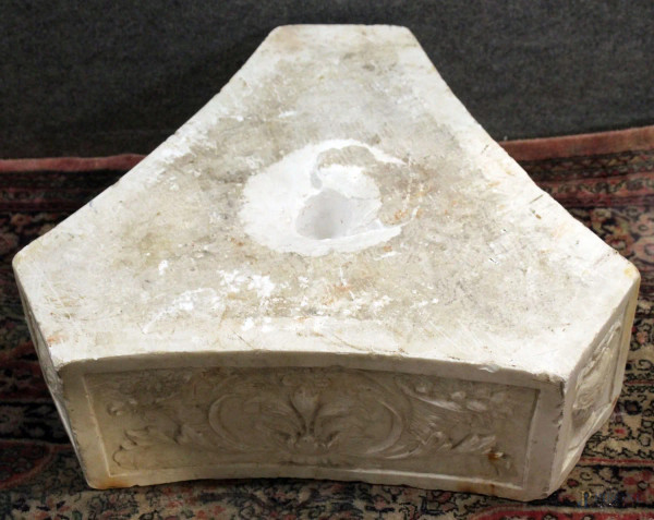 Capitello in marmo del XIX secolo, cm h 14,5x44x38, (segni del tempo)