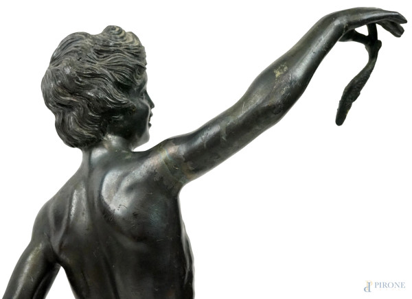 Pescatorello, scultura in metallo brunito, cm h 54, XX secolo, base in marmo verde, (restauro su ...