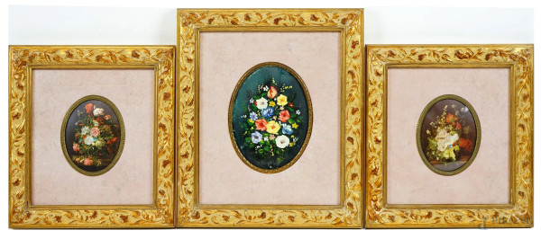 Vasi con fiori, olio su cartoncino e due stampe a colori, misure max cm 12,5x9, XX secolo, entro cornici, (lievi difetti).