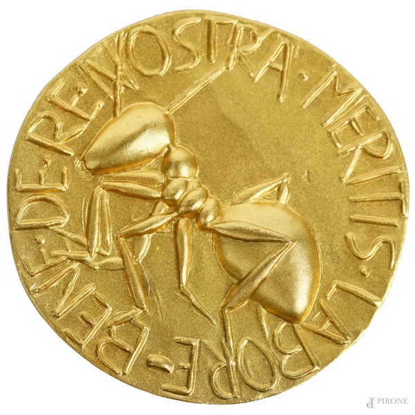 Medaglia "Formicone" in oro 18 kt, disegnata da Giacomo Manzù, incisore Giuseppe Trecchi, diametr...