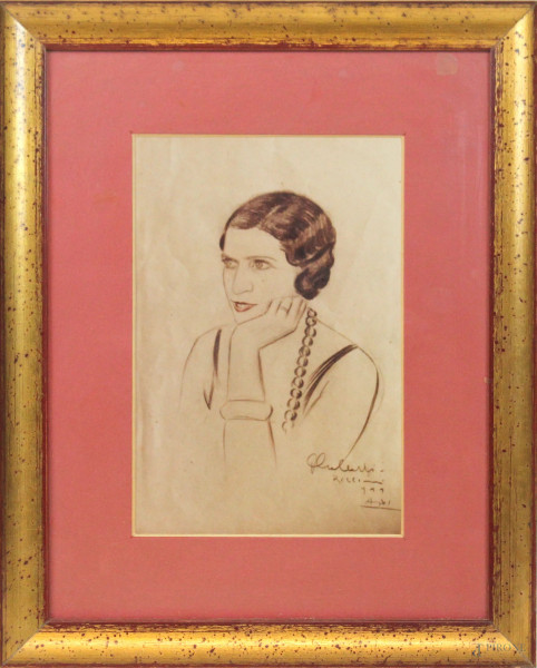 Fotografia di donna con acconciatura anni '20, cm 23x15, XX secolo, entro cornice.