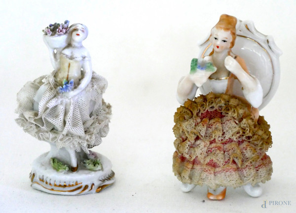 Coppia di piccole statuine in ceramica di Capodimonte