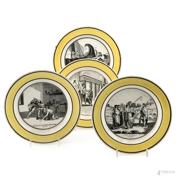 Lotto di quattro piatti in porcellana con orlo a fascia gialla e riproduzioni di incisioni al cavetto, XX secolo, diametro cm 20, (segni di usura, sbeccature, difetti)