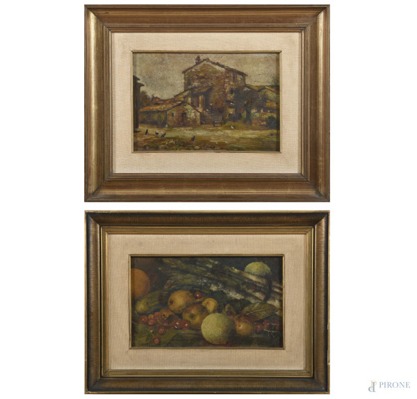 Lotto di due dipinti ad olio su compensato raffiguranti natura morta e casolare, XX secolo, cm  23x33, firmati, (segni di usura, abrasioni, fessurazioni)