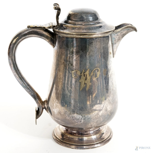 Tankard in metallo argentato a corpo liscio, recante incisa iniziale "W", inizio XX secolo, altezza cm 21, (difetti)