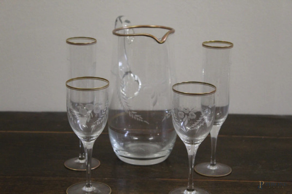 Servizio di bicchieri per dodici in vetro di Murano,composto da dodici vino, dodici acqua e dodici da flut e brocca.