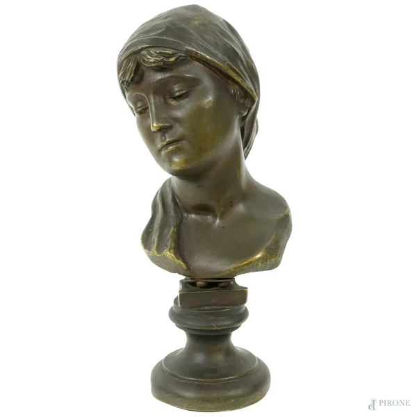 Scultura in bronzo rappresentante una testa di fanciulla, firmato E. Rossi, altezza cm 26