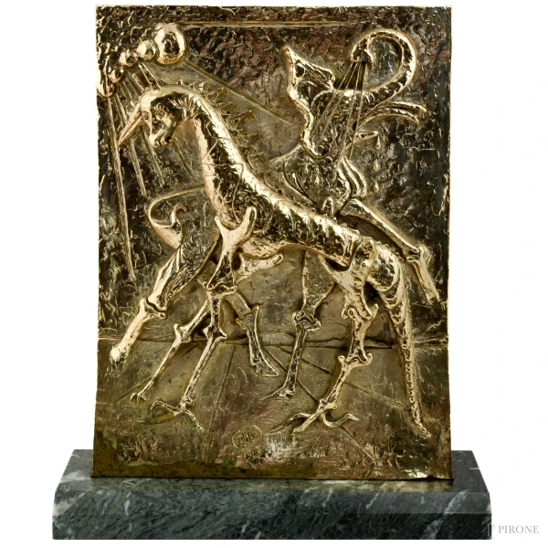 Salvador Dalì, La nascita degli animali, Scultura in argento galvanico dorato, esemplare 430/999, cm. 54 x 42 x 6, base in marmo