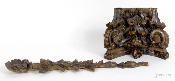 Lotto di un capitello ed un fregio in legno intagliato e dorato, altezza max. 38,5, XVIII-XIX secolo, (difetti)