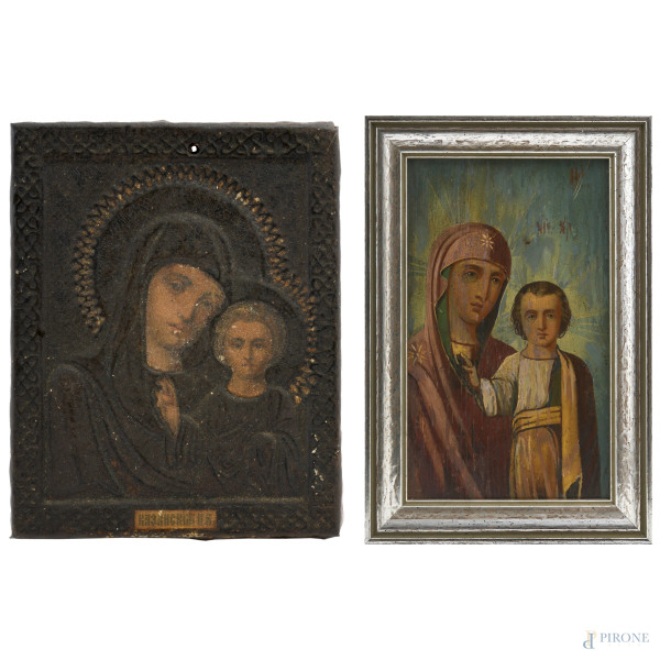 Lotto di due tavole raffiguranti  Vergine e Bambino, XX secolo, misure massime cm 25,5x17, entro cornice (segni di usura, difetti, rotture)