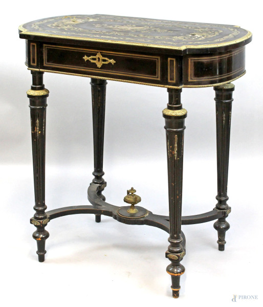 Tavolino Napoleone III, in legno ebanizzato con con intarsi e finiture in bronzo, piano apribile, gambe coniche rudentate riunite da crociera sagomata, cm h 75x69x42, (difetti)